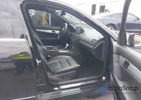 2011 Mercedes-Benz C 300 Sport из США, поврежденный, VIN WDDGF5EB8BA524987